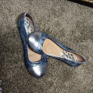 Super cute shiny women's flats
